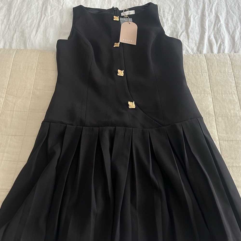 MESHKI Mackenzie sleeveless pleated dress